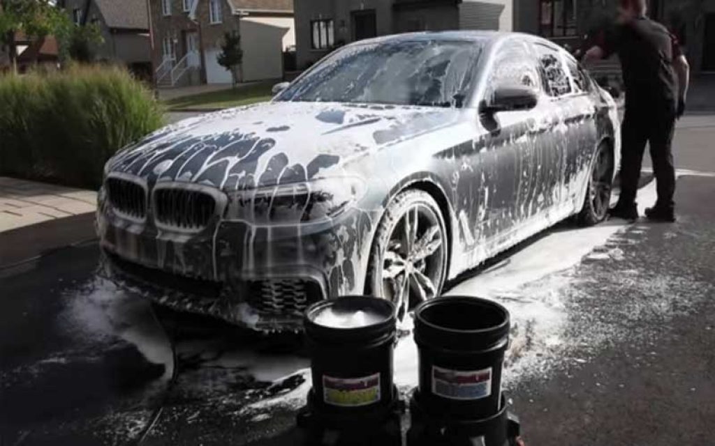 Easily Wash your car without scratching